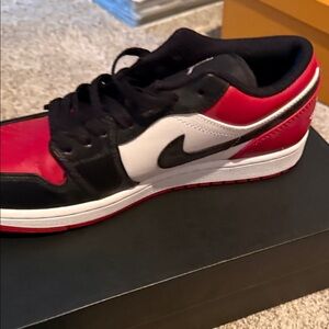 Nike Black, Red, and White Low-Top Sneakers